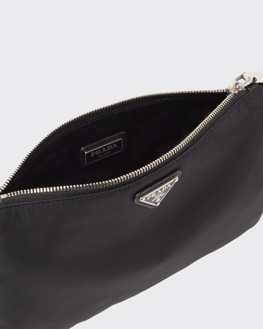 Pochette en Re-Nylon et cuir Saffiano